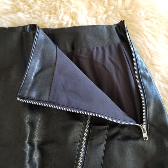 Set It Off TOBI Faux Leather Skirt in Black - Picture 7 of 16